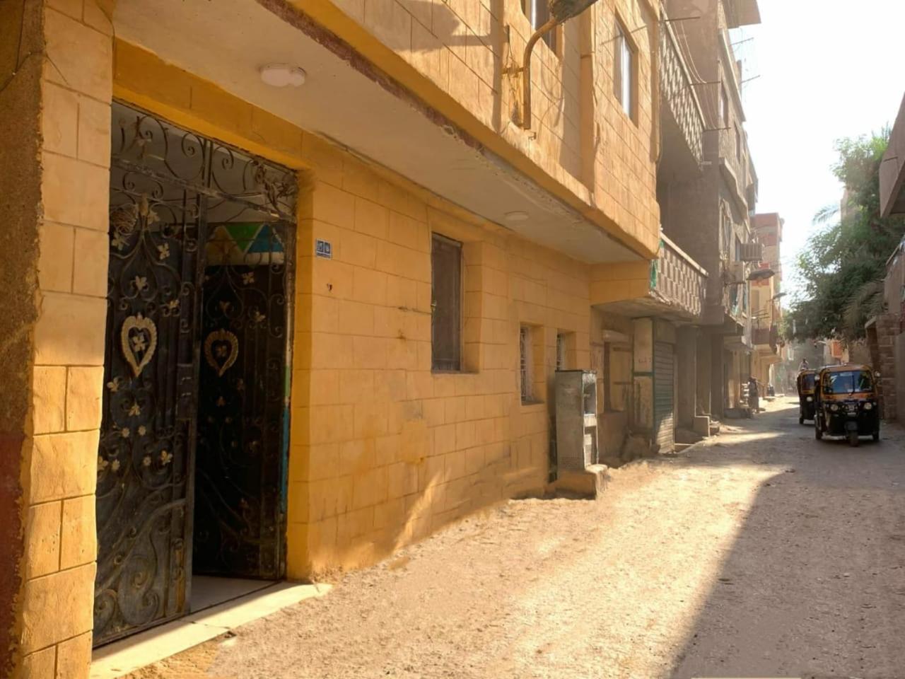 مبيت وإفطار Kafret el-Gabal Jana Pyramids View In 3 المظهر الخارجي الصورة