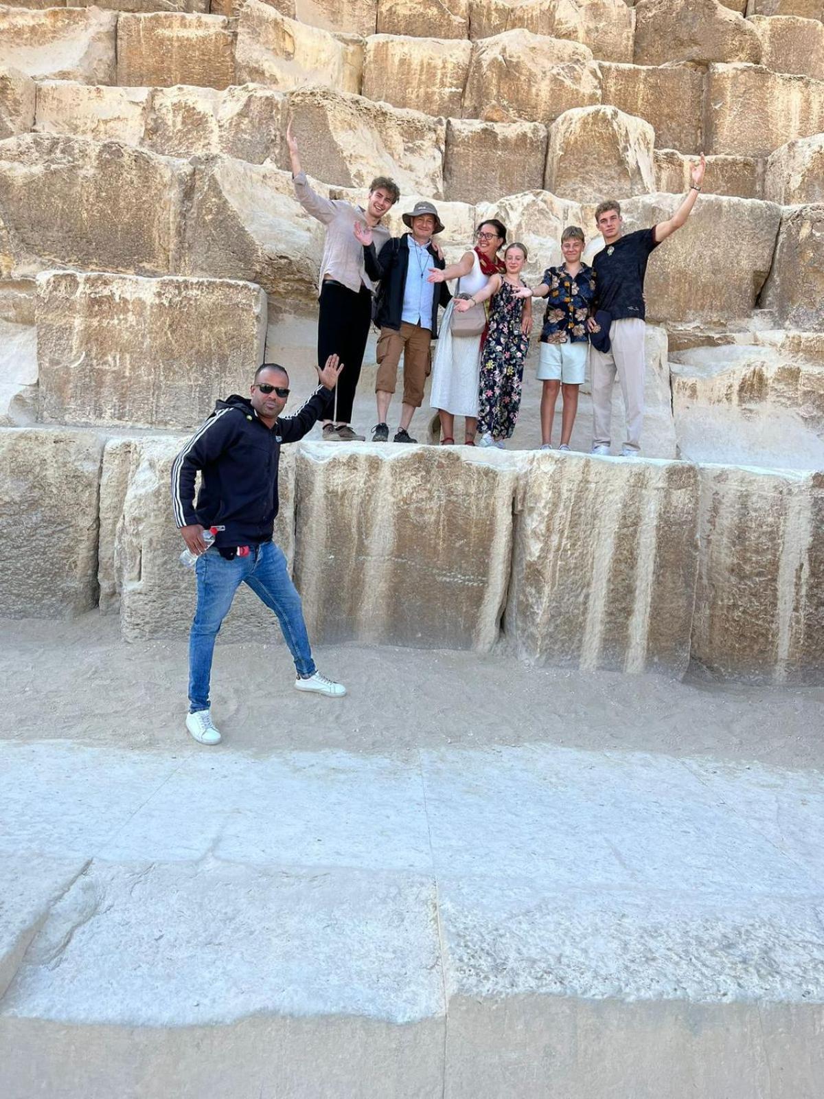 مبيت وإفطار Kafret el-Gabal Jana Pyramids View In 3 المظهر الخارجي الصورة